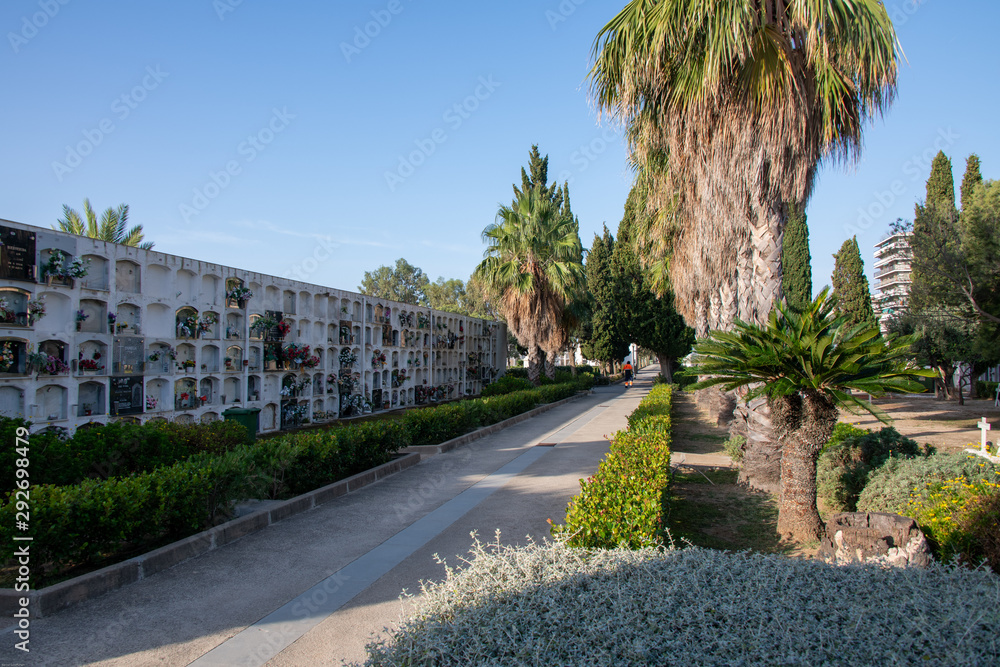 Obraz premium Blick über einen Friedhof in Spanien