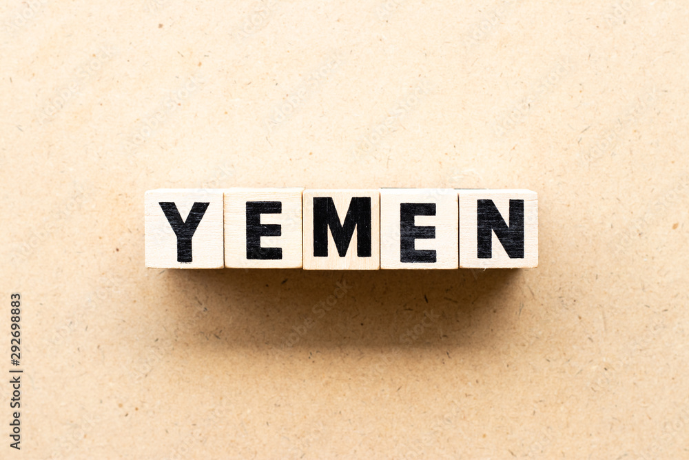 Obraz premium Letter block in word yemen on wood background
