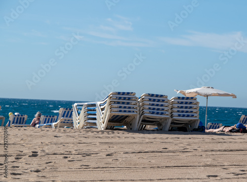 Strandliegen Verleih am Mittelmeer © Blende8