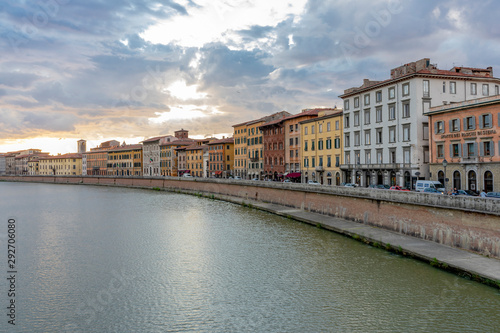 Río en Pisa Italia