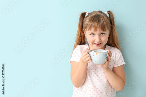 Cute little girl drinking h...