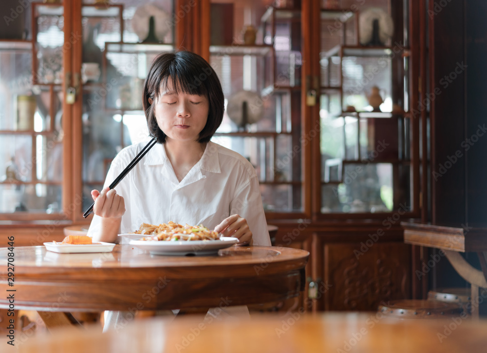 Fototapeta premium Chinese woman eating asian noodles