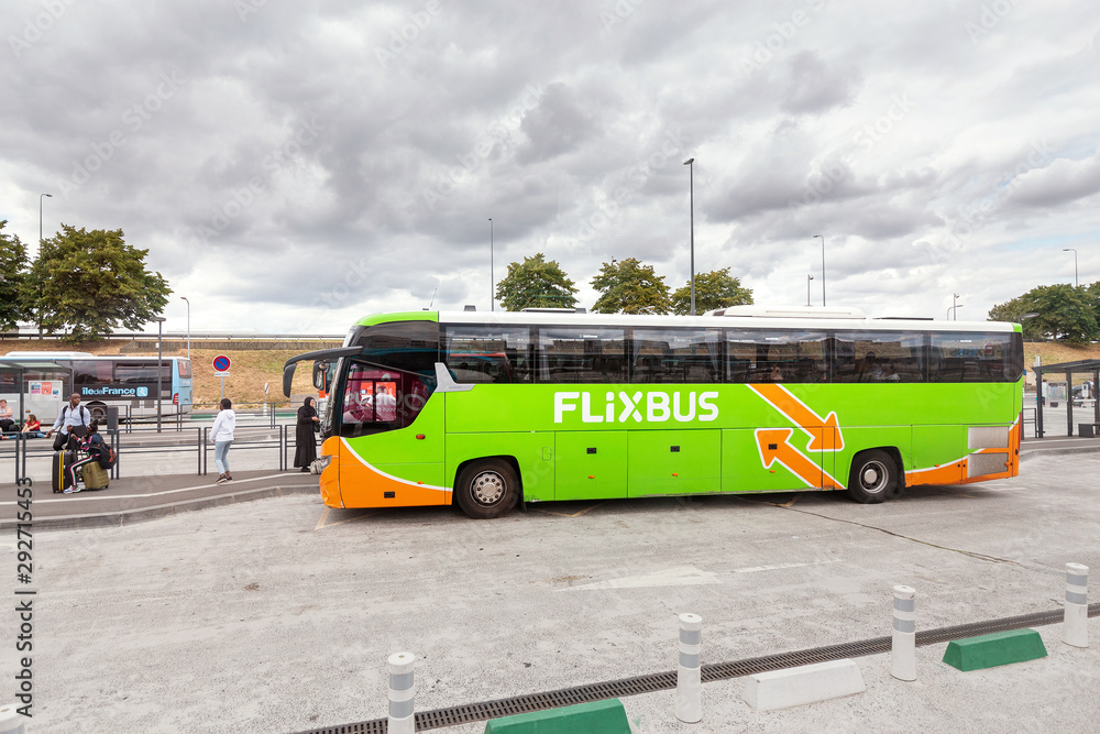 Flixbus Haltestelle Frankfurt Flughafen Terminal 1 stock.adobe.com