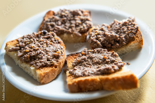 Valokuva Plate with Tuscan crostini appetizer