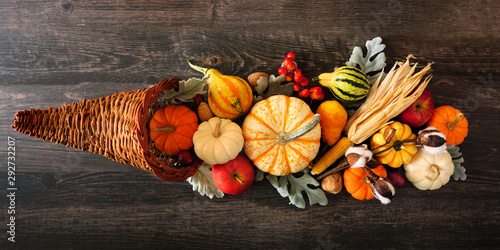 Quadro em tela Thanksgiving cornucopia filled with autumn vegetables and pumpkins