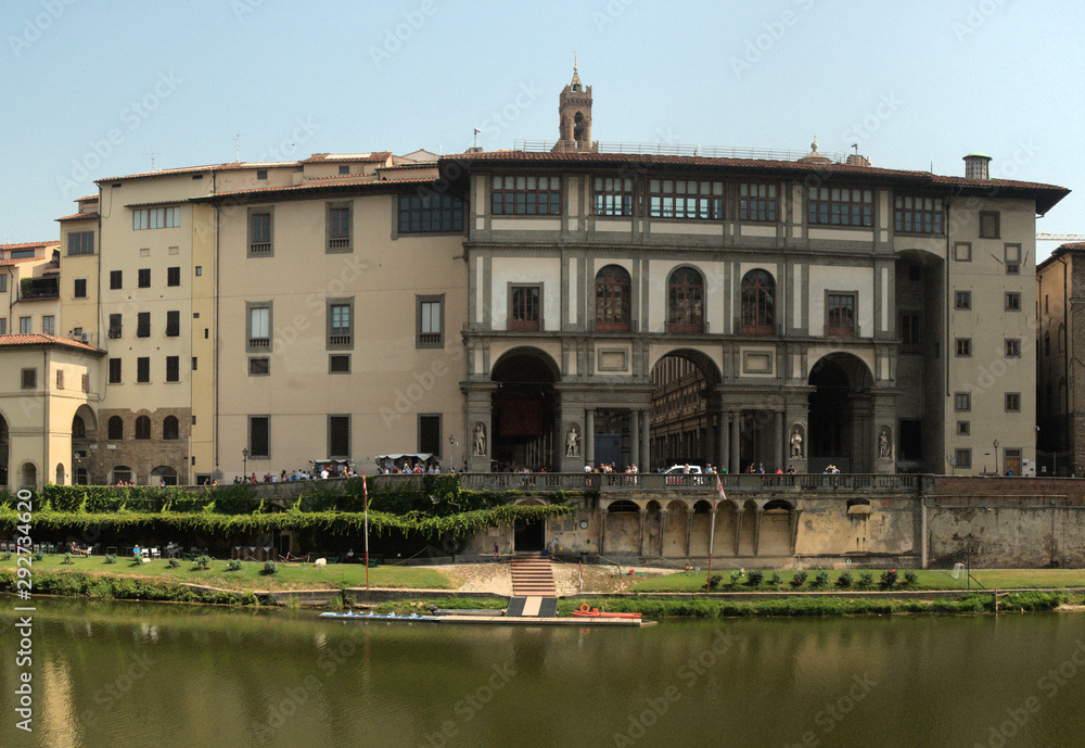 Fototapeta premium Arno Bank Waterfront