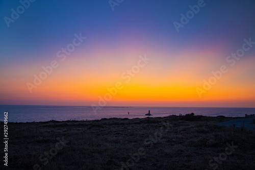 Glühender Himmel nach Sonnenuntergang am Pointe du Raz