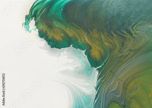 Obraz fotografia artystyczna abstrakcyjnego efektu marmurkowanego tła. szmaragdowo zielone, białe i złote kreatywne kolory. Piękna farba.