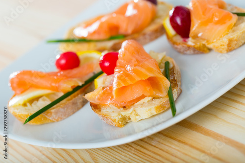Bruschettes with salmon