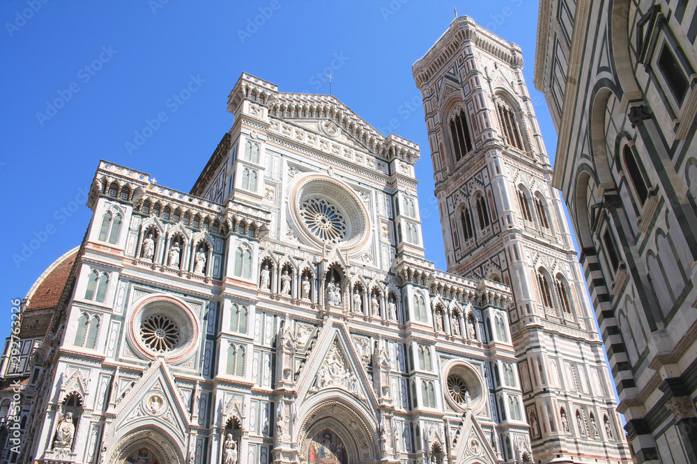 Naklejka premium The amazing cathedral di Santa Maria del Fiore in piazza del duomo in Florence, city in central Italy and birthplace of the Renaissance, it is the capital city of the Tuscany region, Italy