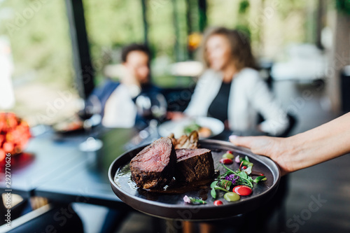 Foto Gourmet grill restaurant steak menu - New York beef steak on wooden background