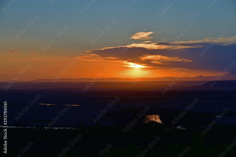 釧路湿原に沈む夕日の情景＠北海道