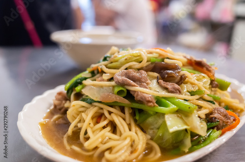 eat famous Taiwanese fried noodles