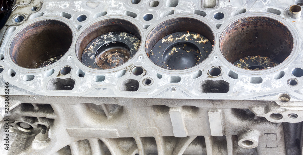 Engine block and piston with rust , Automotive engine damage occurs ...