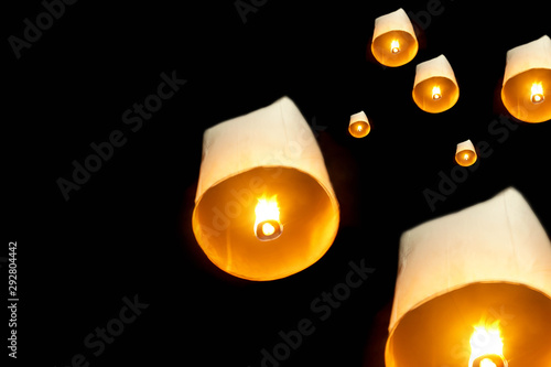 Slika na platnu Thai Lanna balloon at Loy Krathong festival : The Thai Lanna balloon that is believed the release of the balloon on Loy Krathong night is a homage to the Buddha and help to lead the soul to heaven