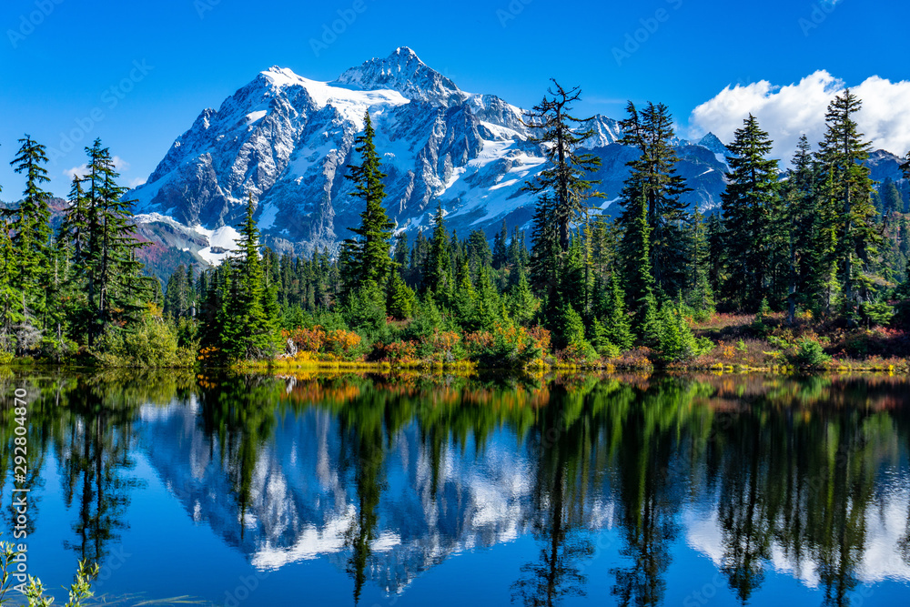 Picture Lake Reflection of Mount Shuksan  - obrazy, fototapety, plakaty 
