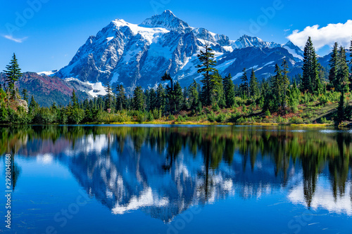Obraz na plátně Picture Lake Reflection of Mount Shuksan
