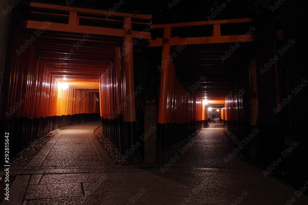 異世界 伏見稲荷大社 夜 ミステリアスナイト Another World Fushimi Inari Taisha Night Mysterious Night