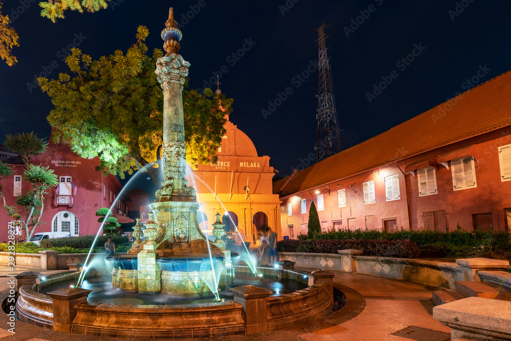 Φωτογραφία Water Fountain Near Christ Church, Anglican church and historical building in Melaka city, Malaysia