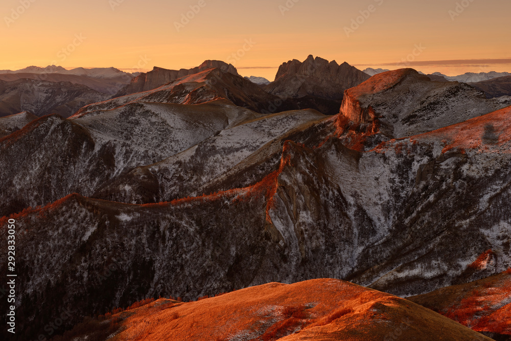 Obraz premium sunset in the mountains