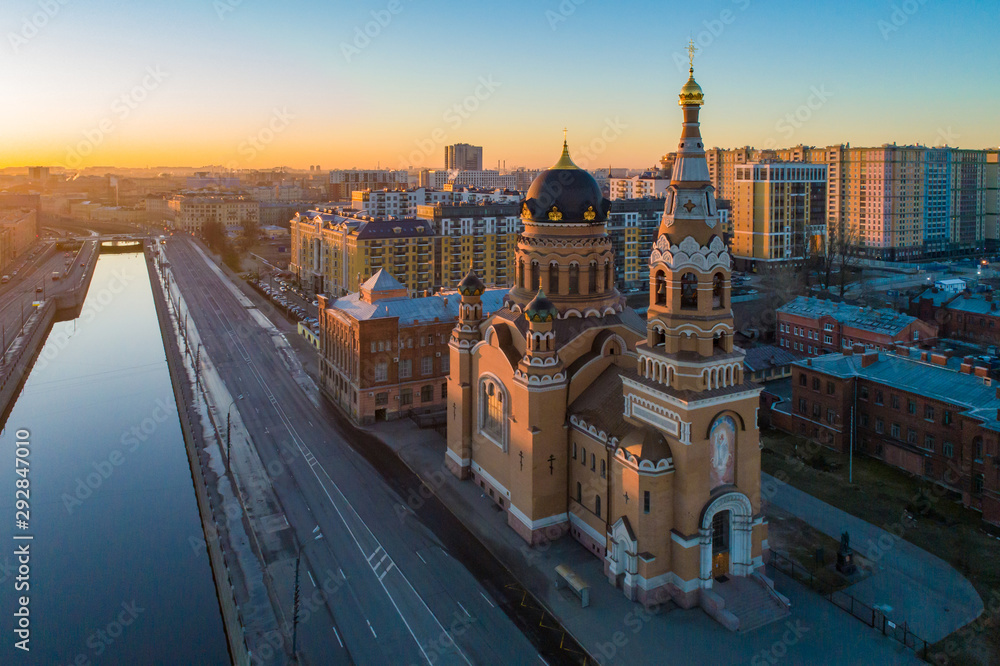 Fototapeta premium View of St. Petersburg with a drone. Dawn in St. Petersburg. Russia. Rivers Of St. Petersburg. Bypass channel. Church Of The Resurrection. Orthodox church. Religious buildings. Orthodoxy.