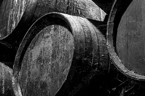 Botas de vino en una bodega española Fototapete