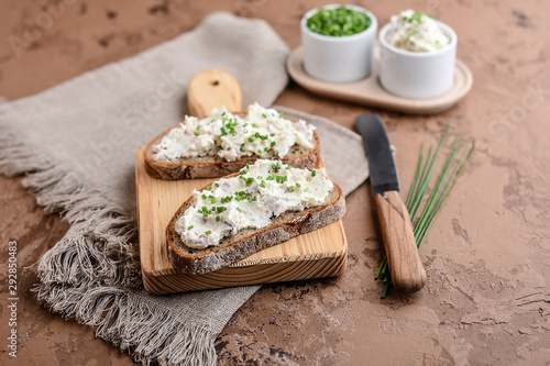 Farmer's cream cheese spread for a bread