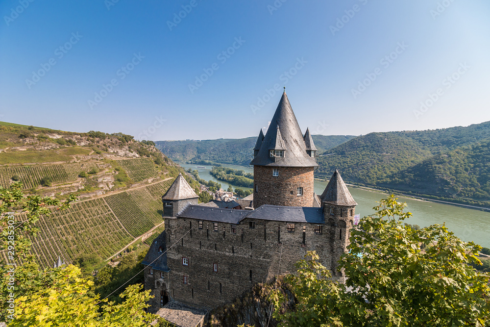 Rheinblick über Burg Stahleck