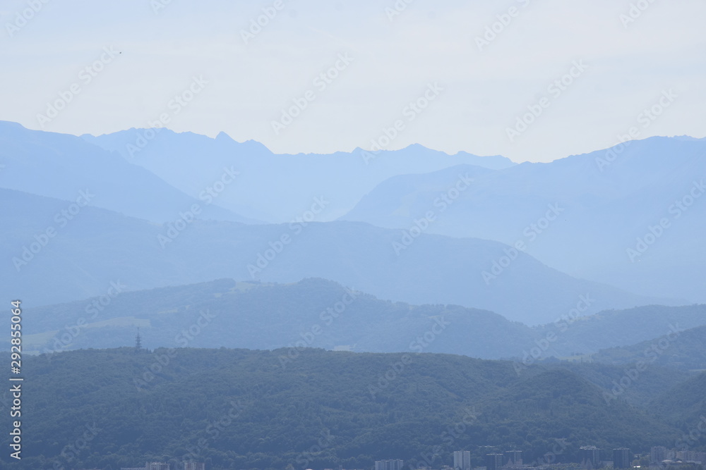 Naklejka premium Montagnes bleues