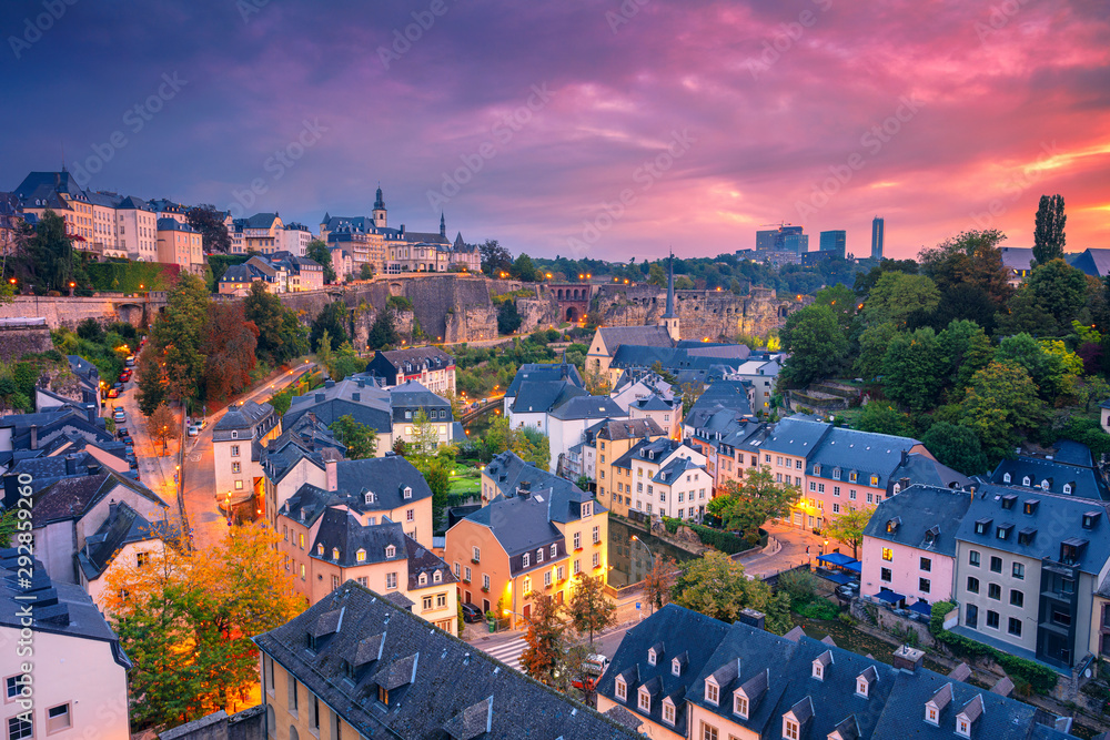 Luxembourg City, Luxembourg. Aerial cityscape image of old town Luxembourg City skyline during beautiful sunrise. - obrazy, fototapety, plakaty 