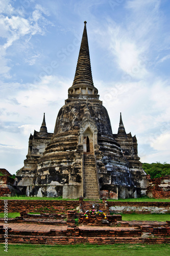 Large historical pagoda Important tourist attractions in Thailand