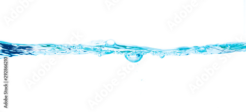 Water splash met bubbels on white background.