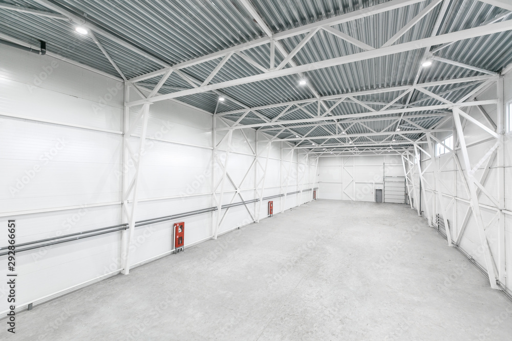 Obraz premium Interior of empty warehouse