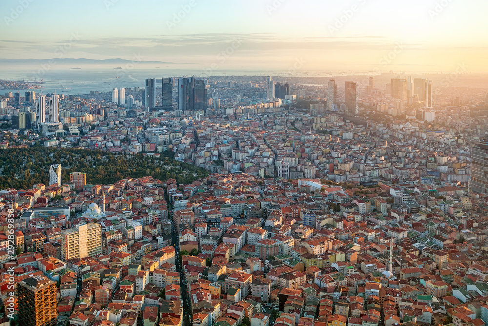 Obraz premium Top view of the evening modern Istanbul