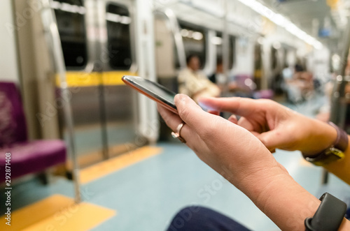 Cuadro en lienzo using smartphone at the MRT carriage