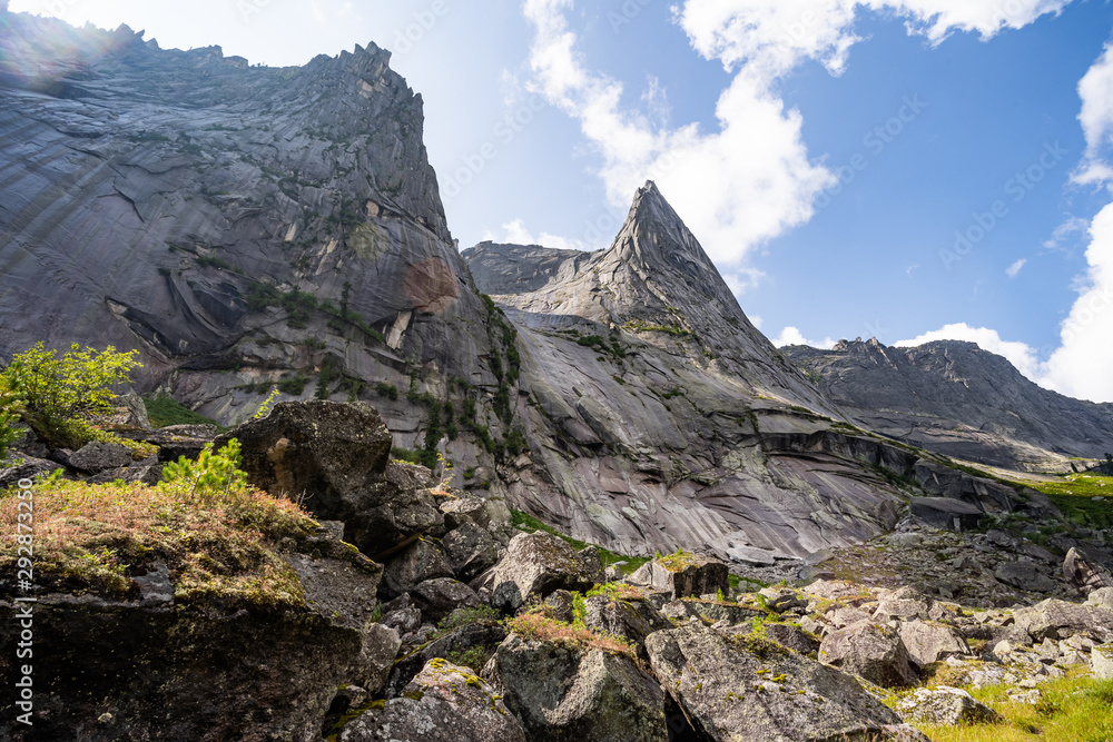 Obraz premium Gorgeous view on top of western Sayan mountain range during summer sunny day in Ergaki national park, Siberia, Russia