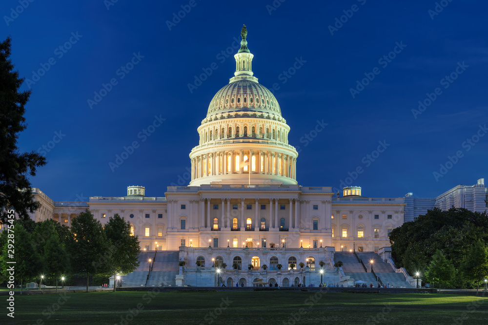 Night view of the United States Capitol building in Washington DC, USA
