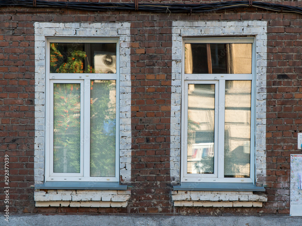 Obraz premium Photo of not a new window of battered time