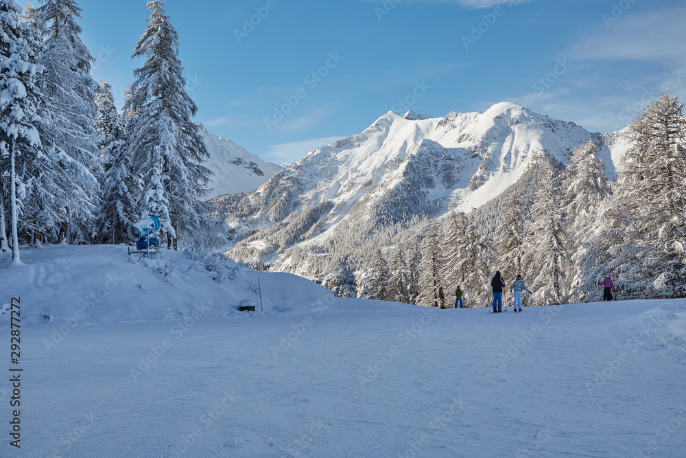 Naklejka premium Stok narciarski we francuskich Alpach