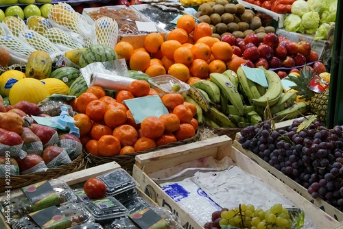 Fototapeta Naklejka Na Ścianę i Meble -  Market stall with colorful fruits and vegetable