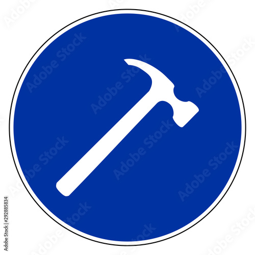 Hammer und Verkehrsschild