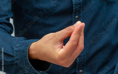 a gesture with your fingers which means not to get into a mess