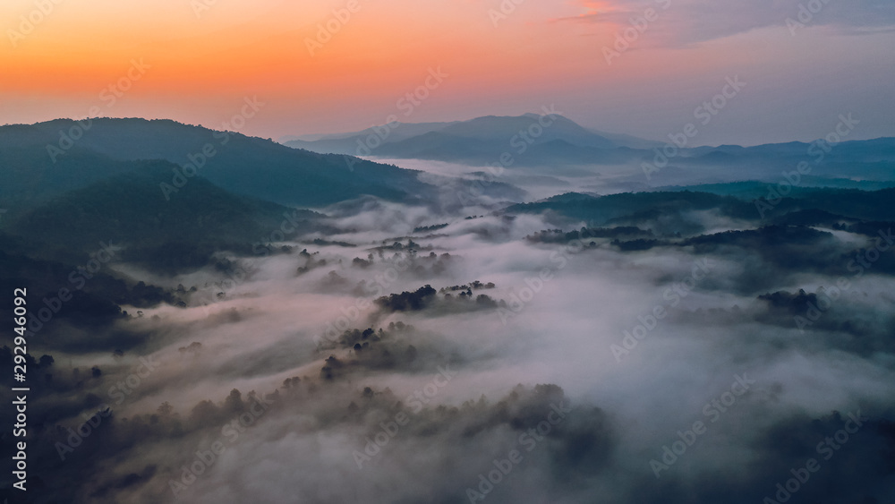 Obraz premium Sunrise in the morning mountains and fog