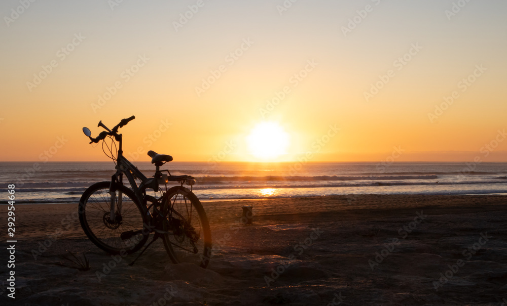 With a bicycle to the ocean
