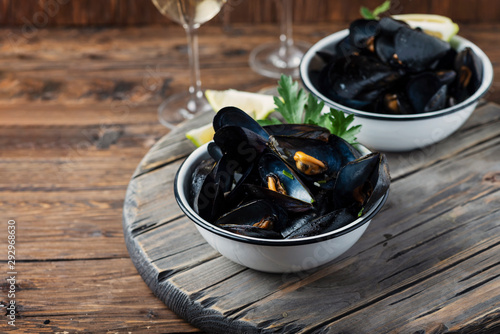 Cooked mussels with parsley