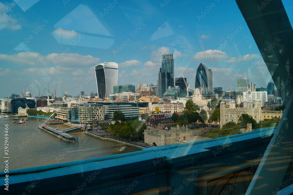 Naklejka premium london view from london bridge