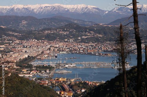 Cuadro en lienzo Panoramic view of La Spezia in Liguria shot from above