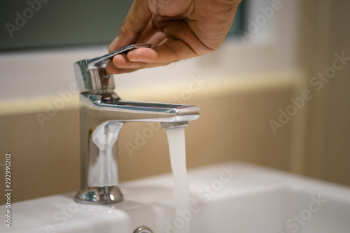 Murais de parede Pulling up the valve to turn-on water sink in toilet