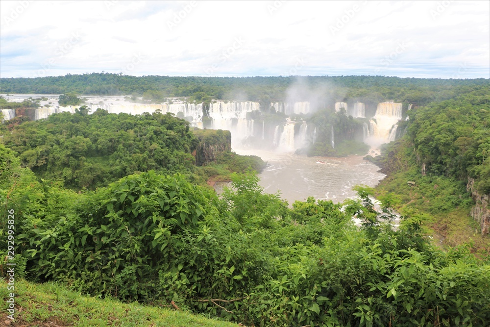 WATERFALLERS WONDERING TRAVELERS 'EYES in Brazil WATERFALLERS WONDERING TRAVELERS 'EYES in Brazil