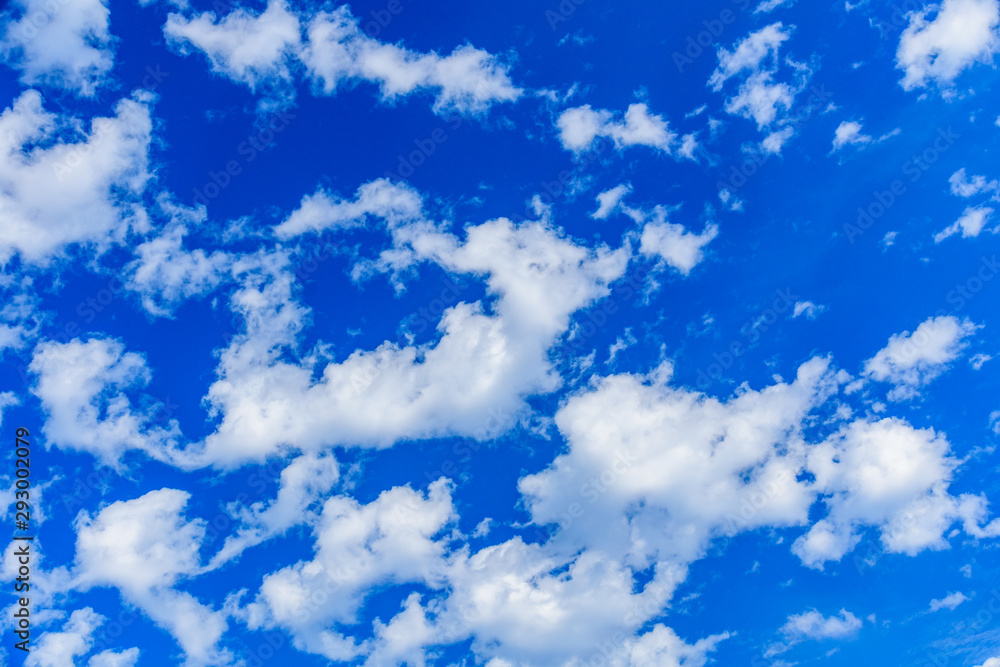 Obraz premium White fluffy clouds in the blue sky